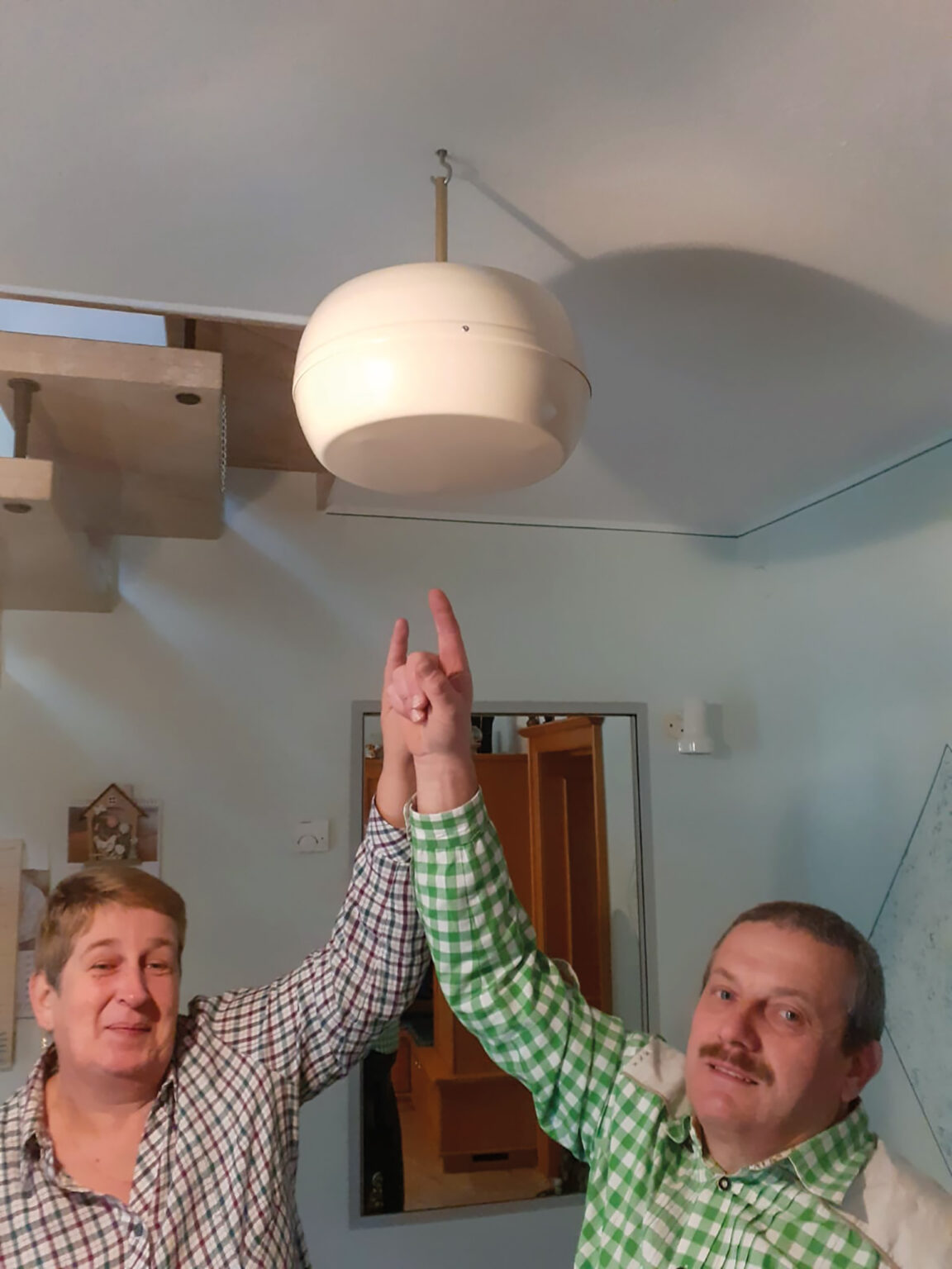 Die zufriedene Familie Grenl mit Ihrem AQUAPOL® Gerät